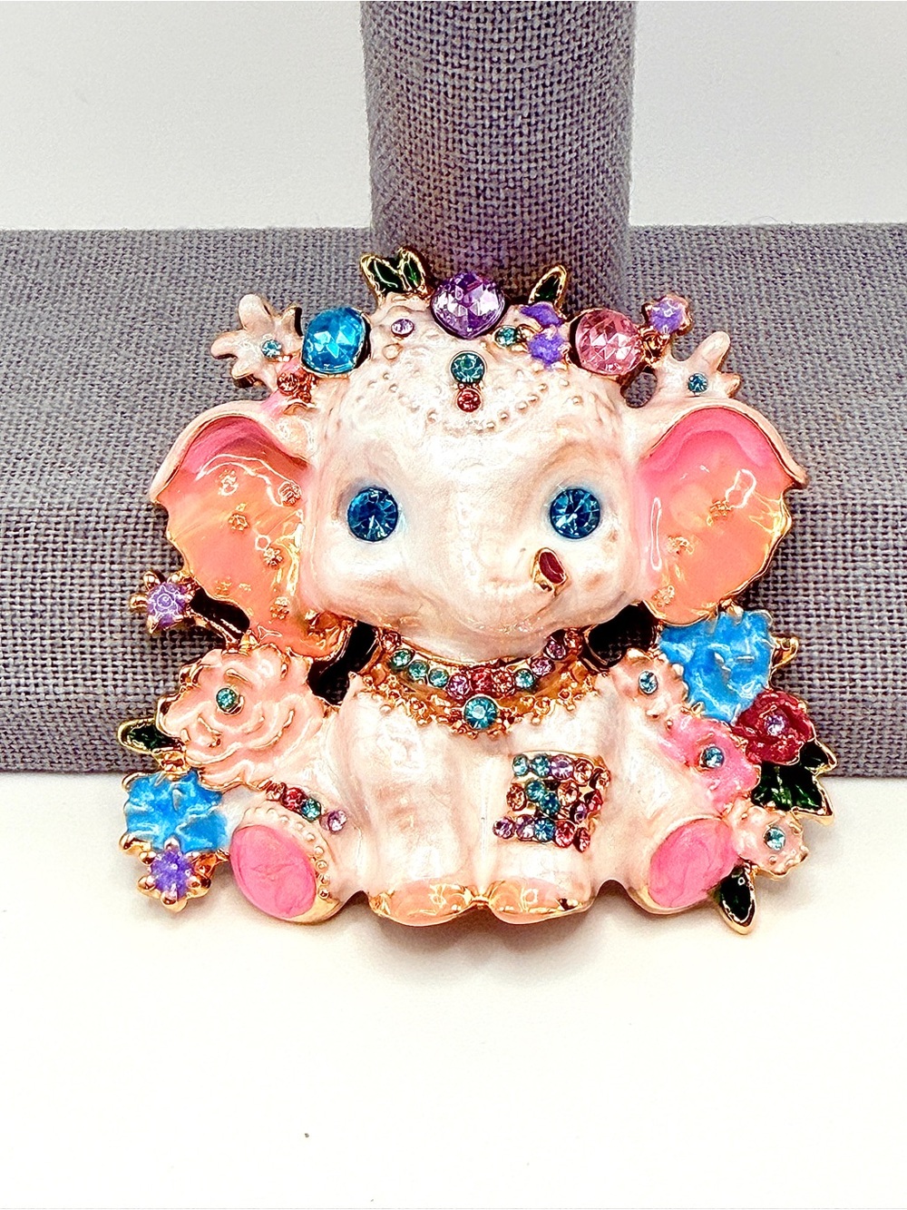 Rhinestone Crown Elephant Brooch - Picture 5 of 5